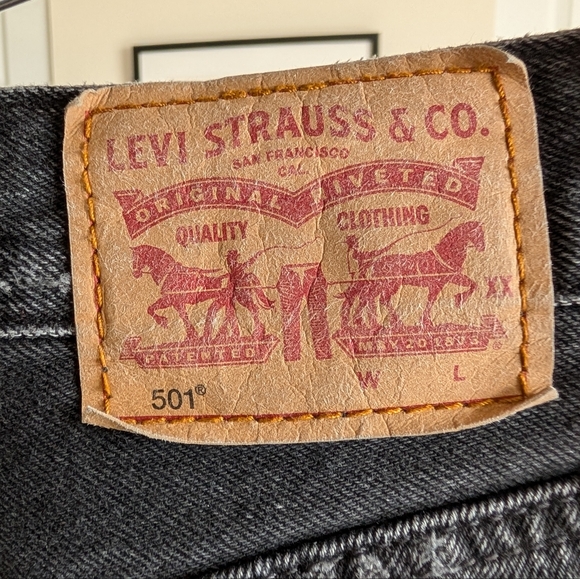 Levi's 501 Black Distressed Jeans Size W 32 X L 32 - Picture 9 of 16